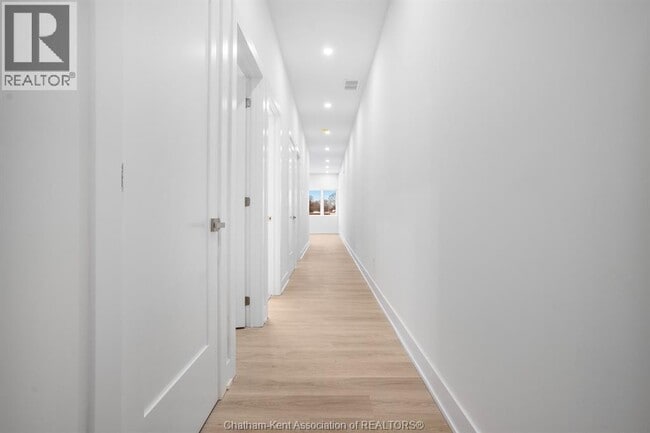 Photo - 153 King St W Unité 9