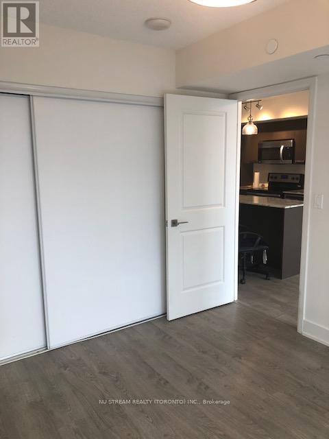 Photo - 88 Sheppard Ave E Unité 911