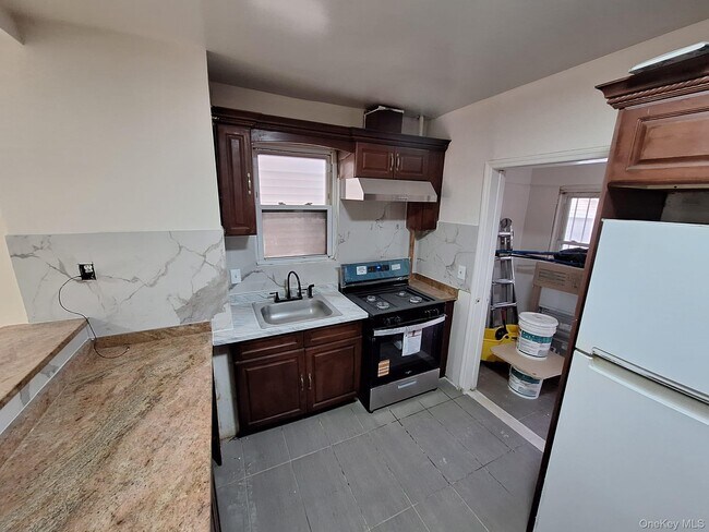 Photo - 90-43 170th St