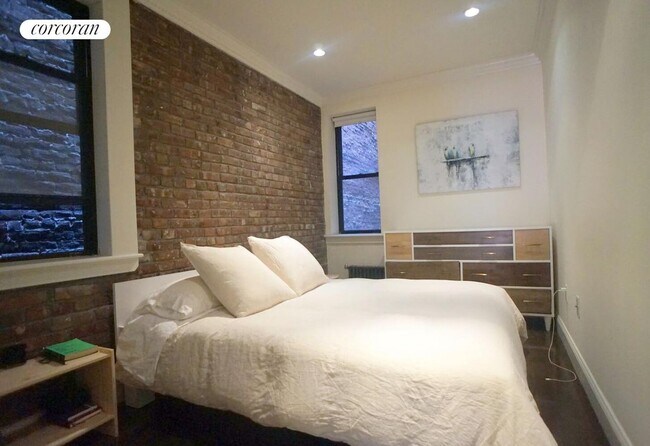 Photo - 254 W 15th St