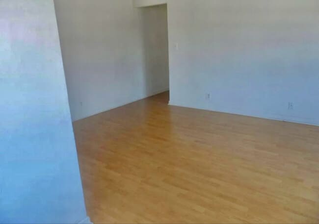 Photo - 1331 Pinetree Dr Unit 4