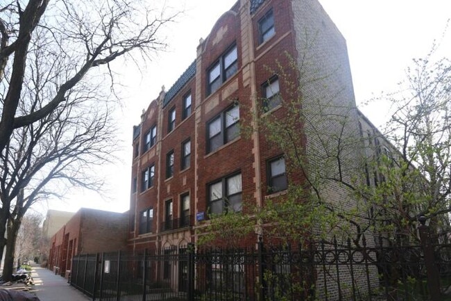 Building Photo - 4551 N Damen Rental