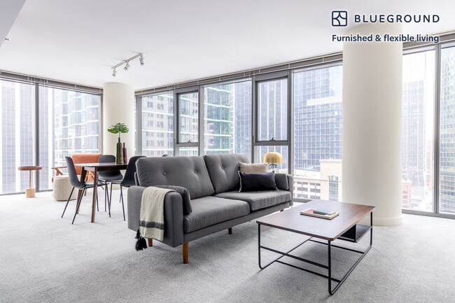 Building Photo - 210 N Wells St Rental