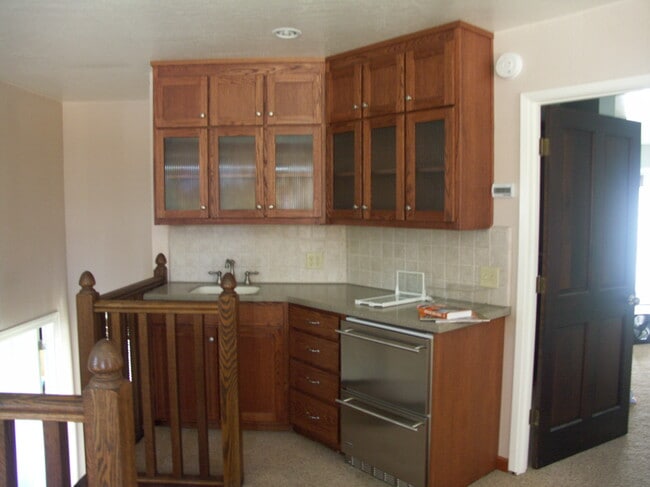 Building Photo - 1020 Fourier Dr Unit Upstairs