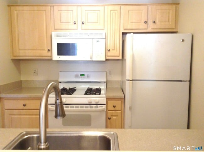 Photo - 1220 Whitney Ave Unit 2D
