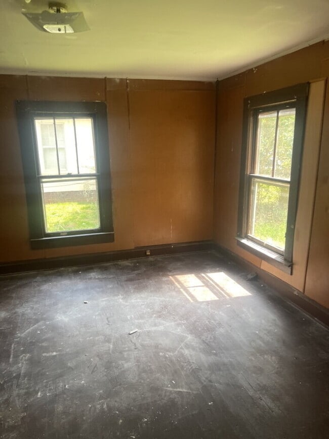 Photo - "Charming 2-Bedroom Retreat in Laurens - Perfect Comfort Awaits!"