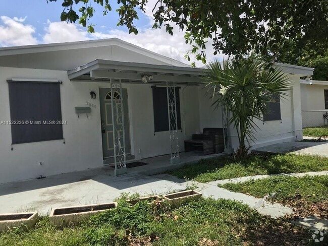 Building Photo - 2530 NW 17th St Rental