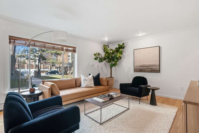 Stylish 2BR/2BA Condo with Patio & Parking... - Stylish 2BR/2BA Condo with Patio & Parking... Unit 102