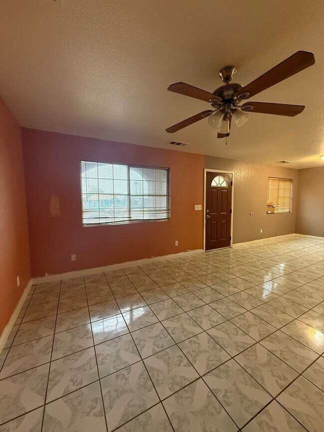 Photo - Beautiful home in the heart of Cutler, CA!