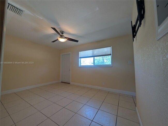 Photo - 300 SW 20th St Unit 1-4