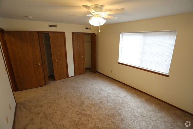 Cross Creek Apartments