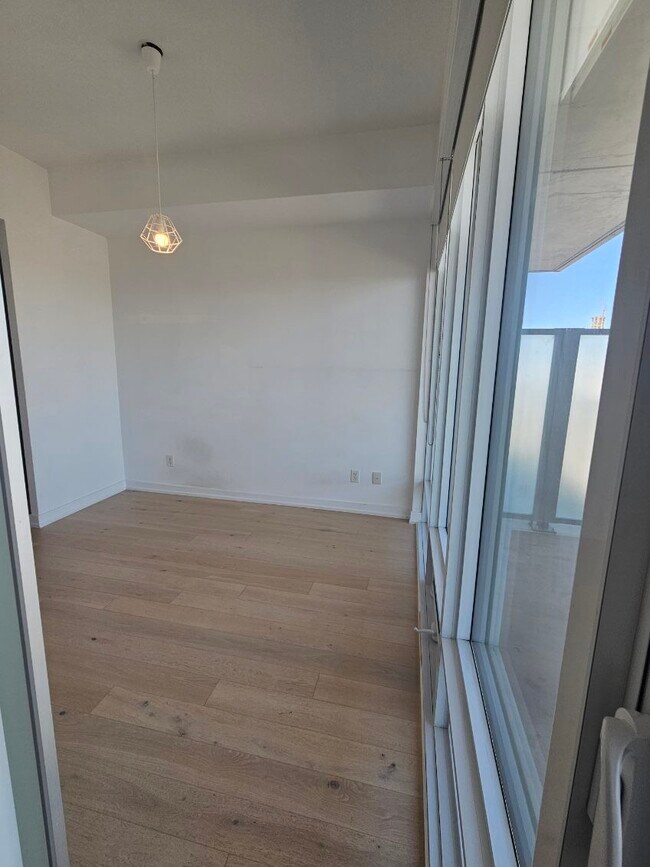 Photo - 488 University Ave Unit 3505