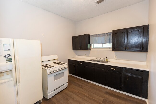 Photo - 993 Oakview St Apartments Unit 201