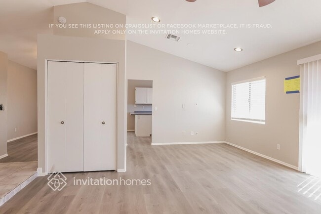 Photo - 907 W Ross Ave