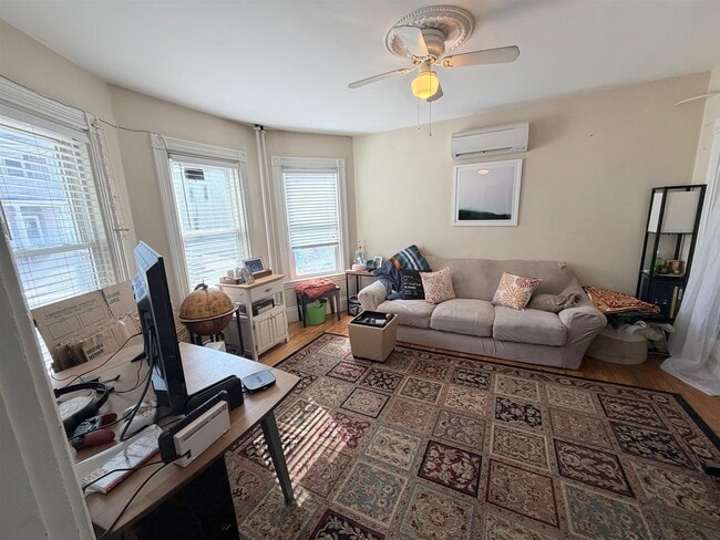 Photo - 46 Trull St Unit 1