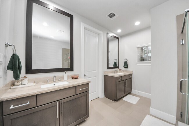 Photo - 9614 Riddlewood Ln