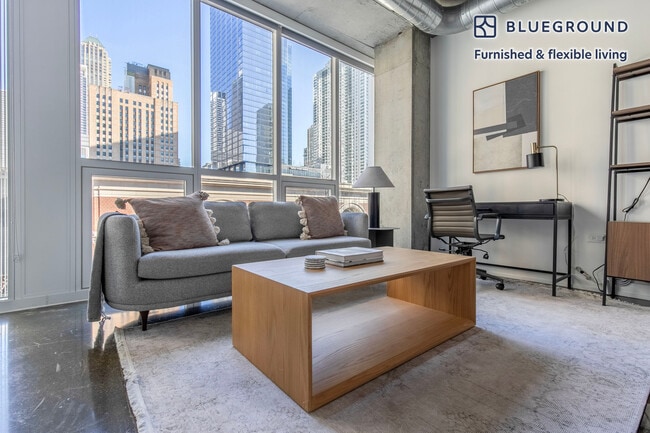 Building Photo - 108 W Chicago Ave Rental