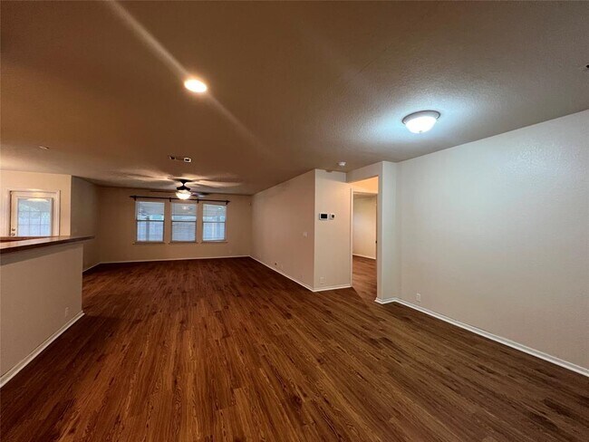 Photo - 293 Camelia Pkwy