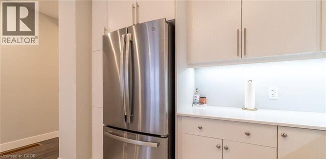 Photo - 689 Chelton Rd