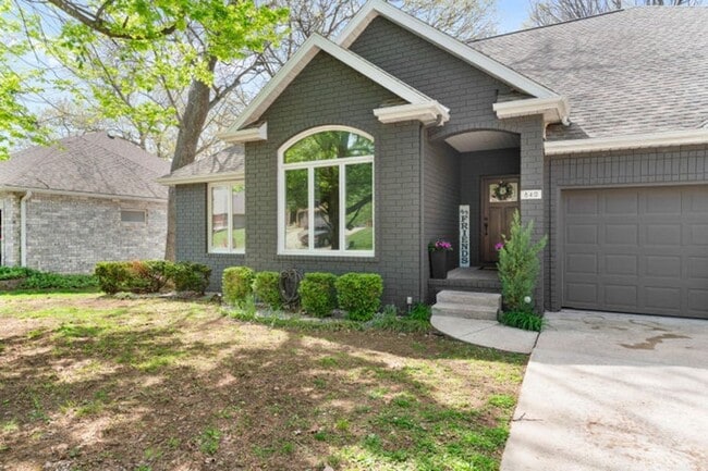 Photo - Executive rental in SW Springfield