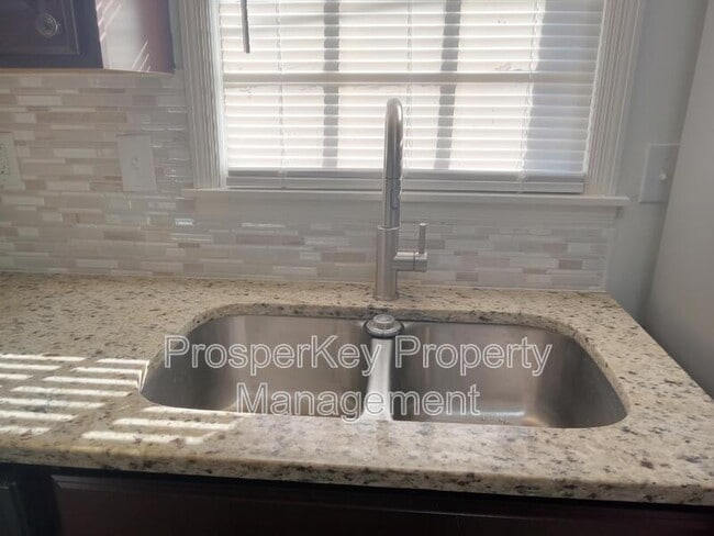 Photo - 137 Sycamore Ct