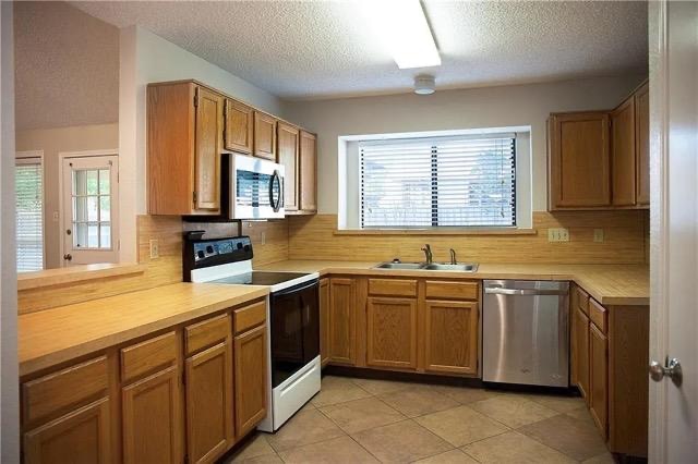 Photo - 1229 Colony St