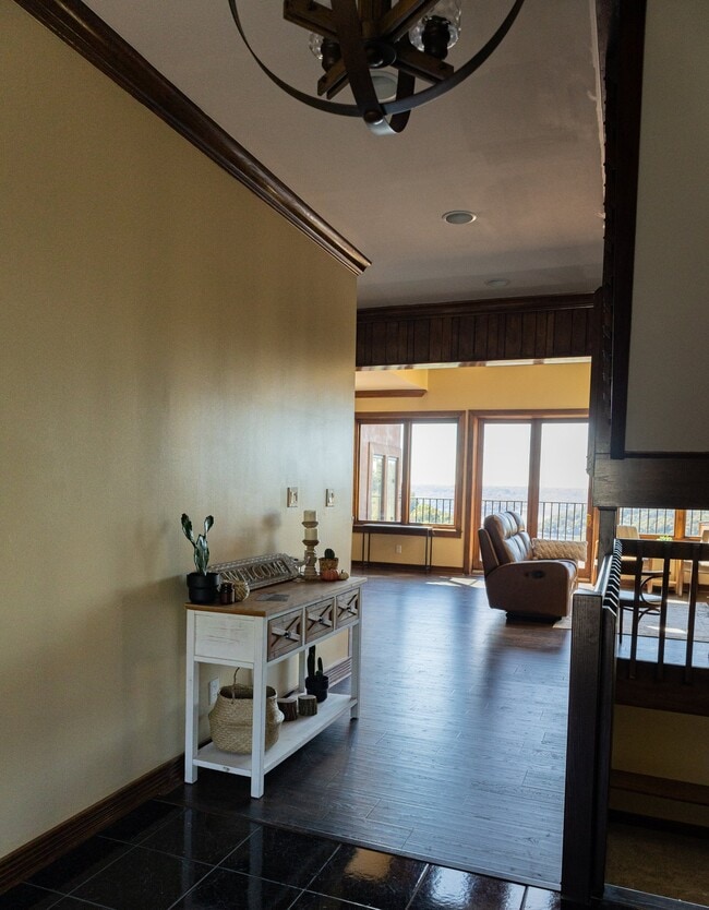 8400 Silver View Ln