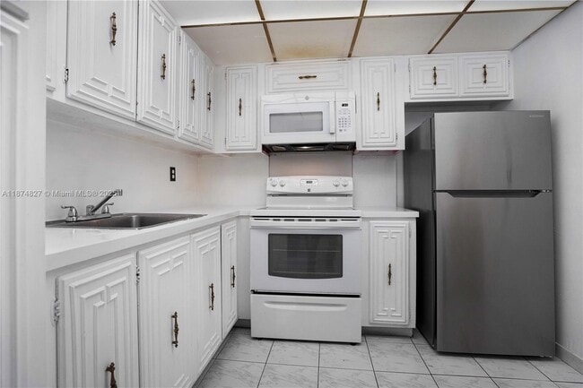 Photo - 7925 Carlyle Ave Unit 202