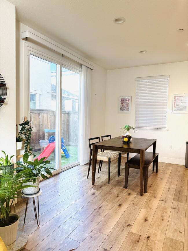 Photo - 857 Barney Cmn