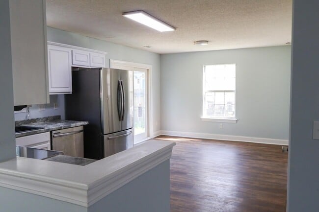 Photo - 1003 Providence Way