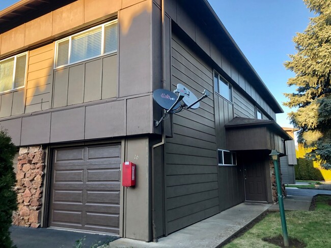 Building Photo - 2 Bedroom Condo for Rent - Hood River