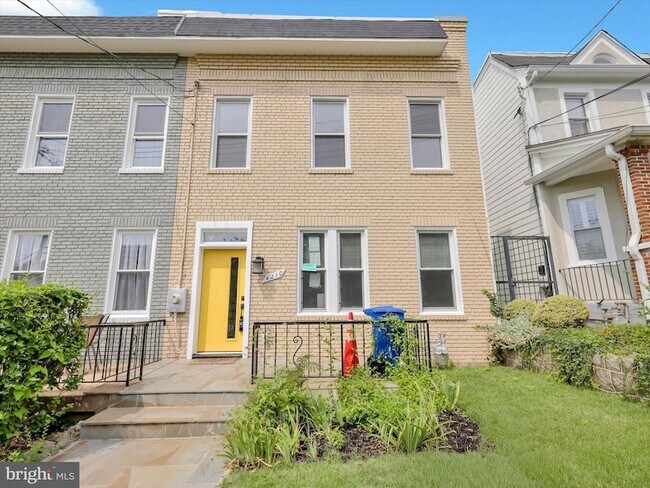 Photo - 4210 4th St NW