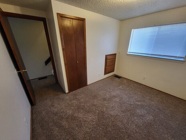 Photo - 6236 Pontiac St