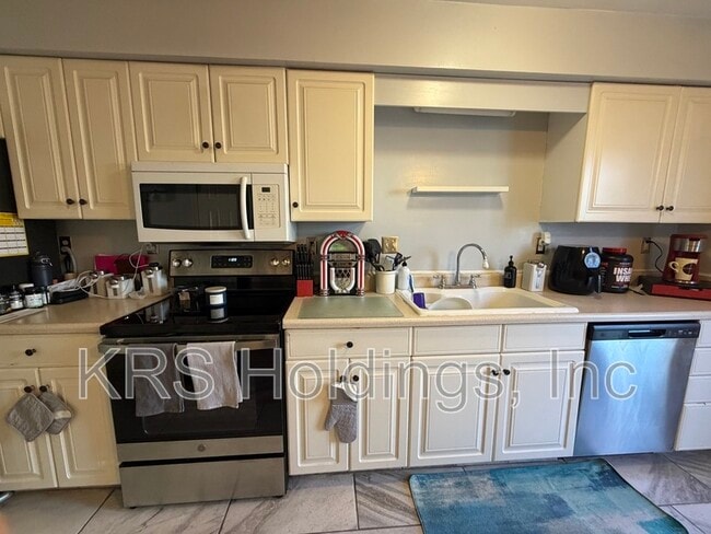 Photo - 6040 Capital Pl