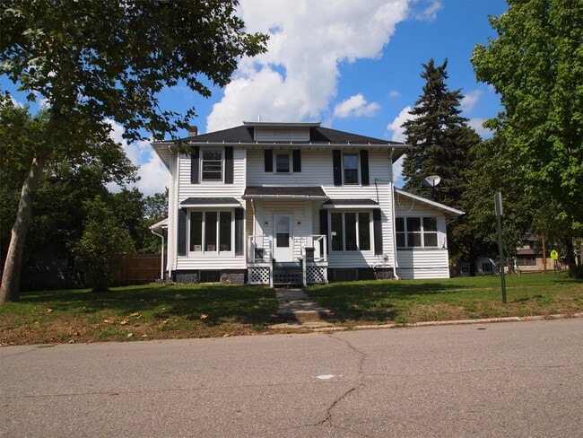 Building Photo - 132 Union St