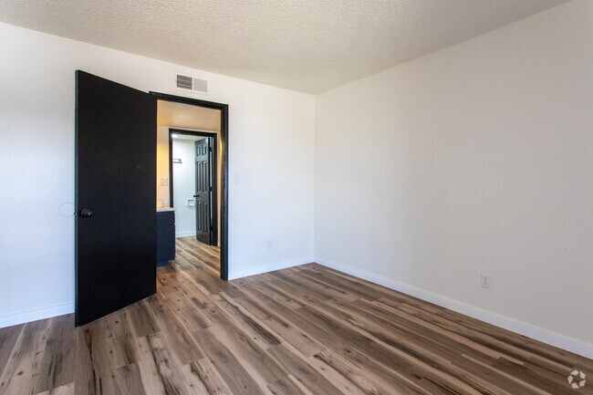 1 BD, 1 BA - 750 SQ FT - Acacia Gardens