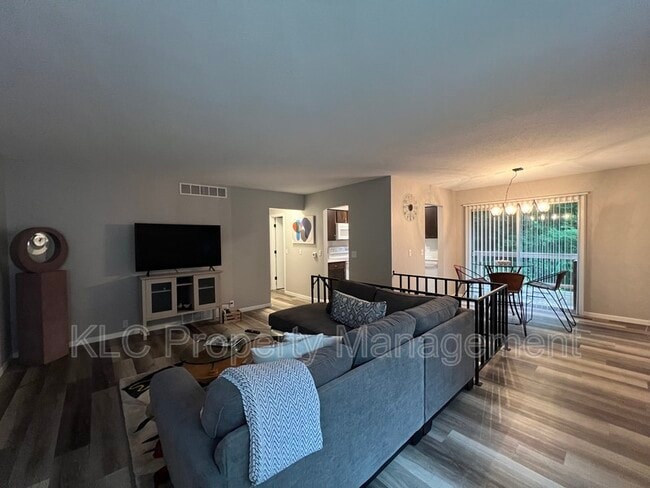 Photo - 3805 Maquoketa Dr