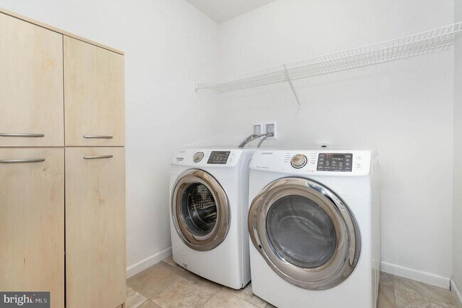 Photo - 3038 Meridian Cmns