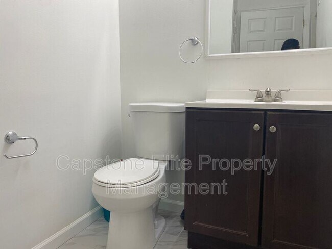 Photo - 20 Ashby Ln