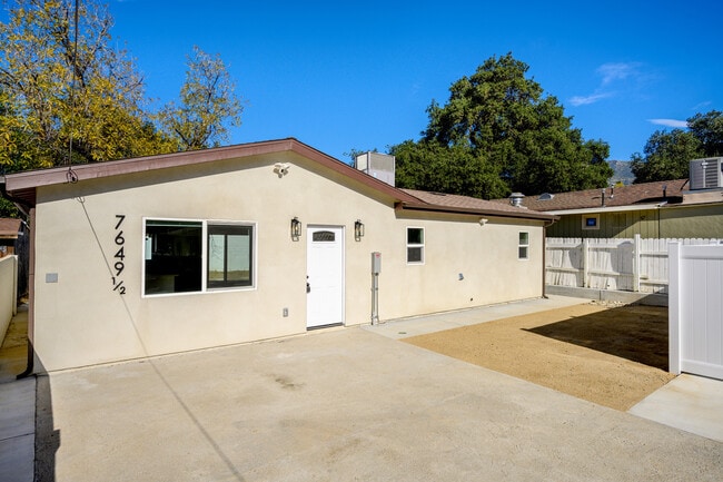 Building Photo - 7649 Thousand Oaks Dr
