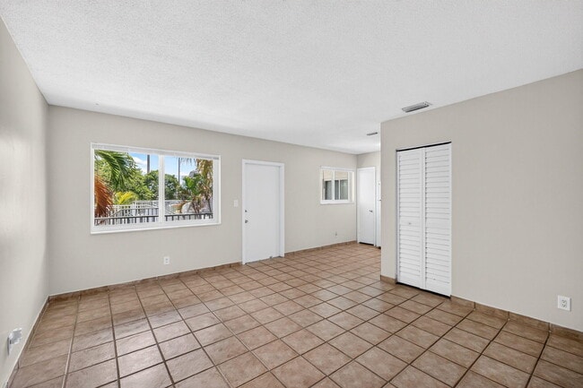 Building Photo - 1007 PROSPECT Unit 205