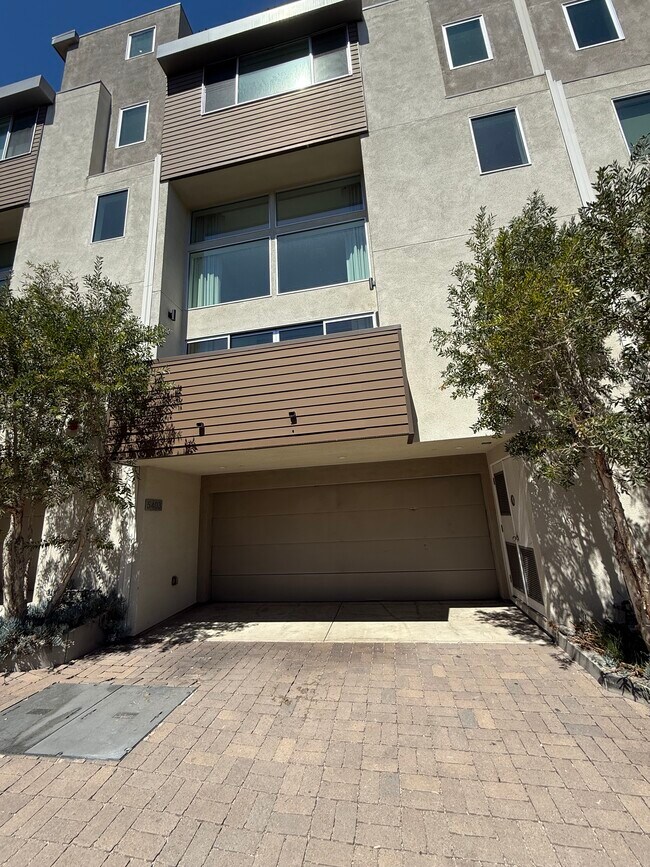 Private 2 Car Garage - 5403 W Wilshire Vista Ln