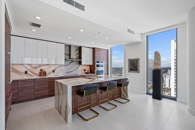 Photo - 301 1st St S