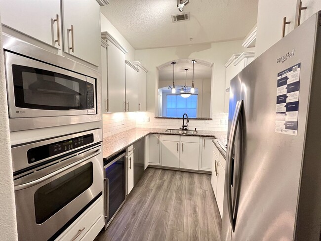 Photo - BEAUTIFUL CONDO WITH AMENITIES NEAR VANDER...