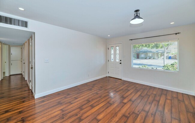Photo - 2501 E Highland Ave
