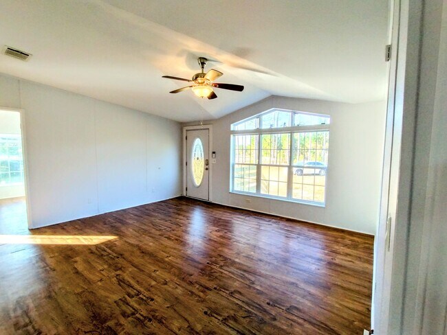 Photo - 299 Cayenne St