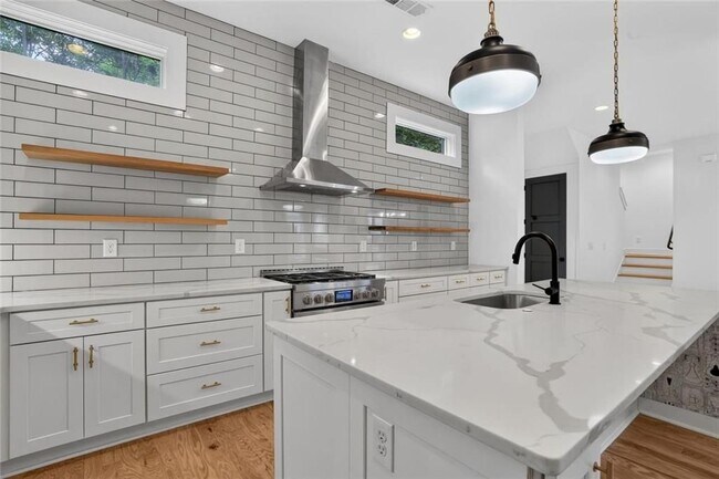 244 Locust St NE
