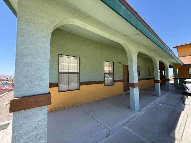 Photo - 2 bed 2.5 bath great location BHCRENT.COM to schedule a viewing Unit 10