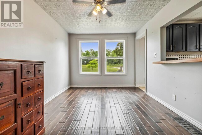 Photo - 487 Burbrook Pl