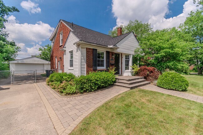 Photo - Stunning 4-Bedroom, 2-Bath Home with Moder...